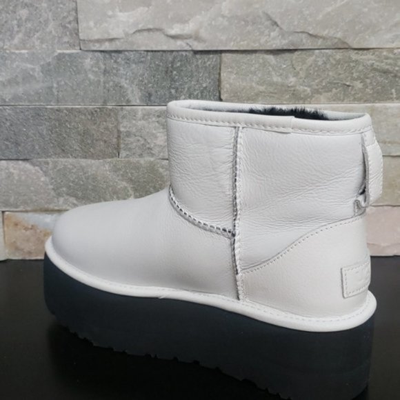 UGG Women's Classic Mini Platform Boot - Picture 10 of 11